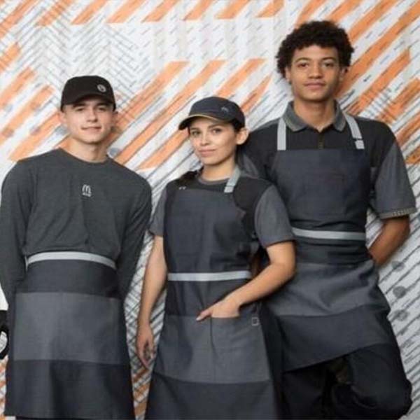 <b>时尚的美国麦当劳餐厅服务员工作服风采</b>