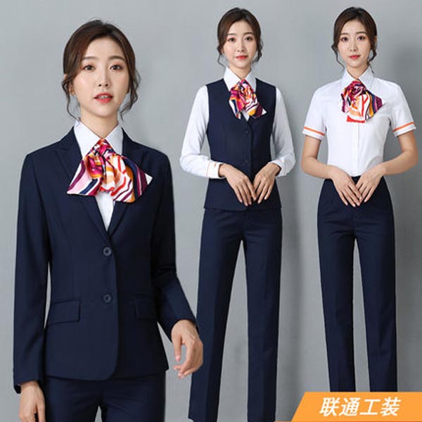 <b>联通公司更换最新款中国联通女客服工作服</b>